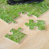 Schwarzer Labrador Retriever auf Gras Puzzle (Seite)