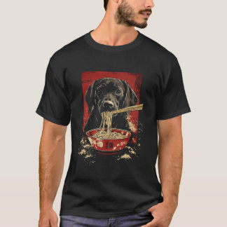 Schwarzer Labrador Retriever Hund isst Ramen-Nudel T-Shirt
