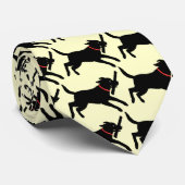 Schwarzer Labrador Retriever Muster läuft Krawatte (Gerollt)