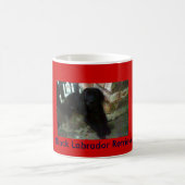 Schwarzer Labrador retriever-Welpe Kaffeetasse (Mittel)