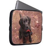 Schwarzer Labrador-Welpe Laptopschutzhülle (Vorne Rechts)