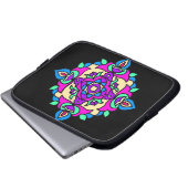 Schwarzer Laptop-Sieb mit hellen Rangoli-Mustern Laptopschutzhülle (Vorne Knopf)