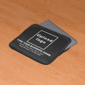 Schwarzer Laptop-Sieb mit Markenbezeichnung Laptopschutzhülle