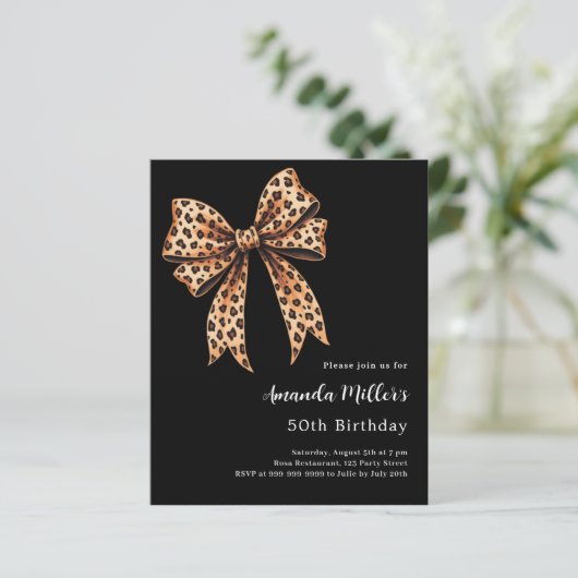 Schwarzer Leopardenbogen braun Geburtstagseinladun (Stehend Vorderseite)