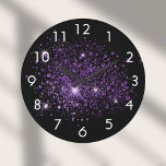Schwarzer lila Glitzer Große Wanduhr<br><div class="desc">Ein schicker schwarzer Hintergrund,  mit lila Imitaten Glitzer Staub verziert. Weiße Zahlen.</div>