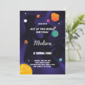 Schwarzer Lila Weltraum Geburtstagseinladungen Einladung (Stehend Vorderseite)