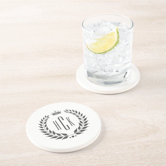Schwarzer Lorbeerkranz mit individuellem Monogramm Getränkeuntersetzer (Seite)