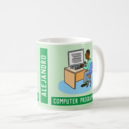 Schwarzer männlicher Computerprogrammierer mit Nam Kaffeetasse (VorderseiteRechts)