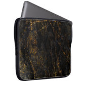 Schwarzer Marmor, goldene Adern, Textur. Laptopschutzhülle (Vorne Rechts)