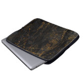 Schwarzer Marmor, goldene Adern, Textur. Laptopschutzhülle (Vorne Knopf)