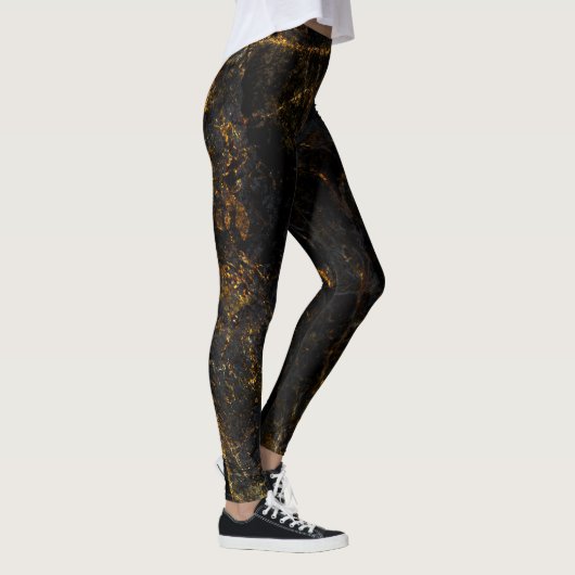 Schwarzer Marmor, goldene Adern, Textur. Leggings (Rechts)