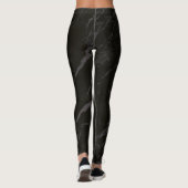 Schwarzer Marmor-Wifey-Kalligrafie Leggings (Rückseite)