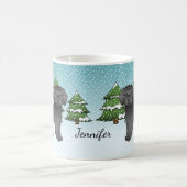Schwarzer Mini Goldendoodle Hund in einem Winterwa Kaffeetasse (Mittel)