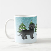Schwarzer Mini Goldendoodle Hund in einem Winterwa Kaffeetasse (Links)