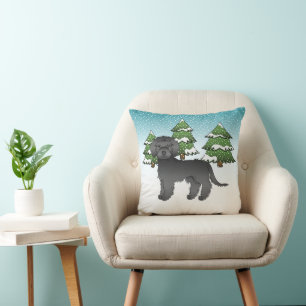 Schwarzer Mini Goldendoodle Hund in einem Winterwa Kissen