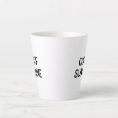 Schwarzer Minimalistischer Typografischer Cup der Milchtasse (Vorderseite)