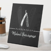 Schwarzer moderner Rasierer Friseur Sockelschild (In Situ)