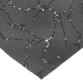 Schwarzer monochromatischer Luxus-Hintergrund Großer Tischläufer (Ecke)