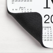 Schwarzer Monogramm-Kalender 2026 auf Weiß Mousepad (Ecke)