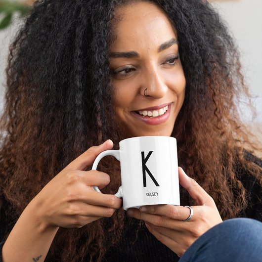Schwarzer Monogramm Name Kaffee Weiße Tasse
