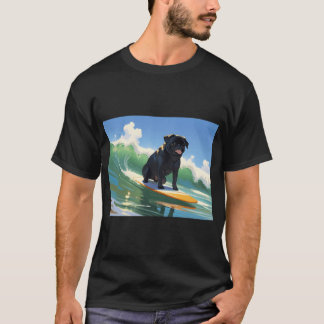 Schwarzer Mops geht im Urlaub surfen T-Shirt