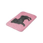 Schwarzer Mops Hund Cartoon Mops Rosa Liebe Herzmu Badematte (Schrägansicht)
