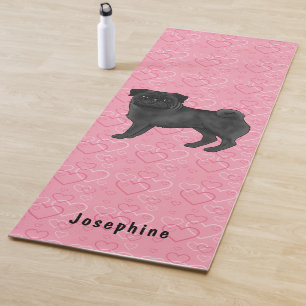Schwarzer Mops-Hund mit süßen Mopsen und rosa Herz Yogamatte