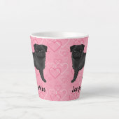 Schwarzer Mops Hund Niedlichen Mops und rosa Herze Milchtasse (Vorderseite)