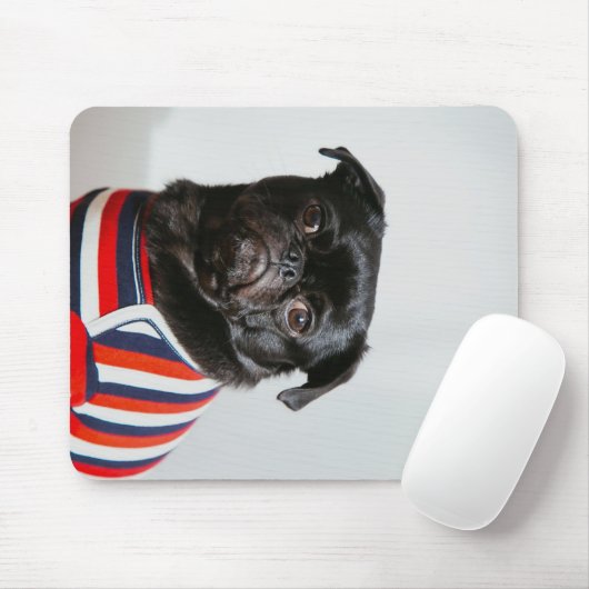 Schwarzer Mops in einem Pullover Mousepad (Mit Mouse)