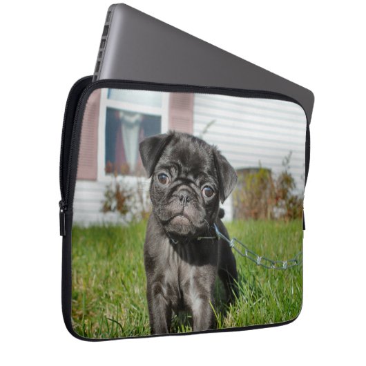 Schwarzer Mops Laptopschutzhülle (Vorne Rechts)