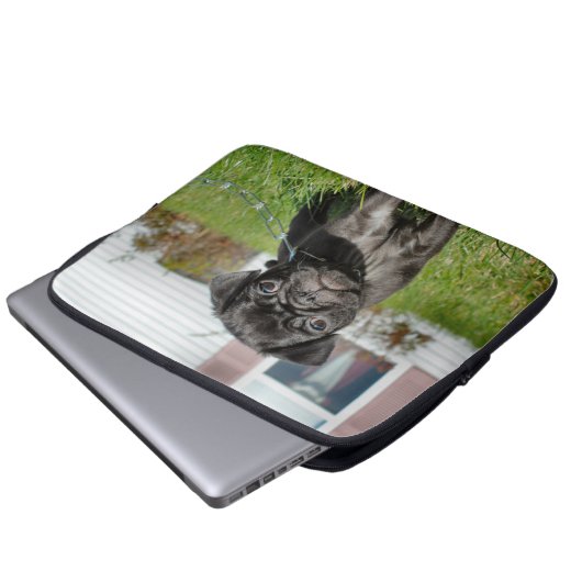 Schwarzer Mops Laptopschutzhülle (Vorne Knopf)