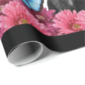 Schwarzer Mops mit blauen Schmetterlingen und Gerb Geschenkpapier (Rolleneckpunkt)