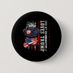 Schwarzer Mops Selbst mein Hund liebt Trump lustig Button