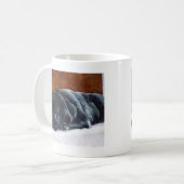 Schwarzer Mops-Welpe Kaffeetasse (Vorderseite Links)