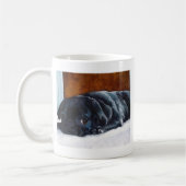 Schwarzer Mops-Welpe Kaffeetasse (Links)