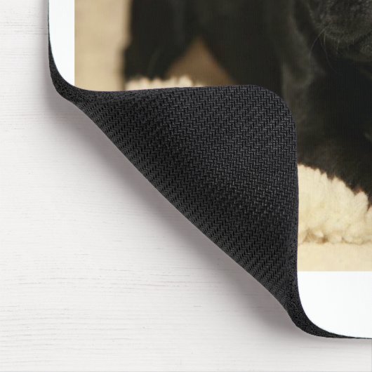 Schwarzer Mops-Welpe Mousepad (Ecke)