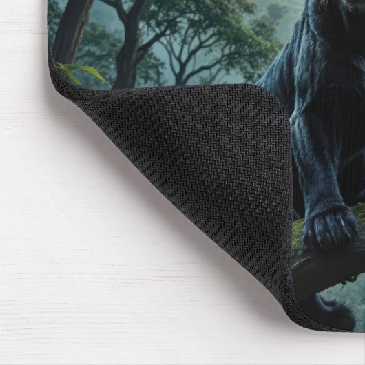 Schwarzer Panther auf einer Zweigstelle des Mondsc Mousepad (Ecke)