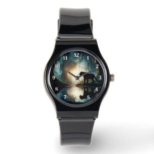 Schwarzer Panther spiegelt sich im Wasserbecken im Armbanduhr