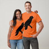 Schwarzer Papagei auf Stange T-Shirt (Unisex)