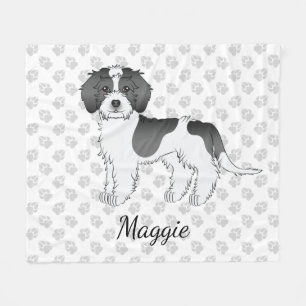 Schwarzer Parti-Farben-Mini-Goldendoodle-Hund & Na Fleecedecke