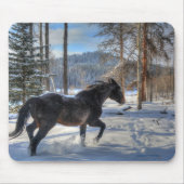Schwarzer Percheron im Wald und im ersten Winter S Mousepad (Vorne)