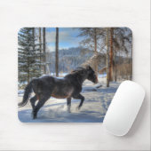 Schwarzer Percheron im Wald und im ersten Winter S Mousepad (Mit Mouse)