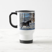 Schwarzer Percheron im Winter - Schnee und Wald Reisebecher (Links)