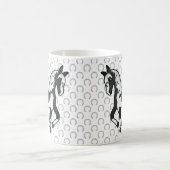Schwarzer Pinto Cartoon Trotting Horse Illustratio Kaffeetasse (Mittel)