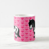 Schwarzer Pinto Shetland Pony auf rosa Liebe Muste Kaffeetasse (Mittel)