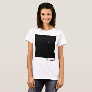 Schwarzer Platz mit flamingo-heißem Pixel lustig T-Shirt