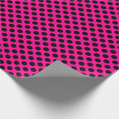 Schwarzer Polka-Dot auf Hot-Pink-Wrapping Paper Geschenkpapier (Ecke)