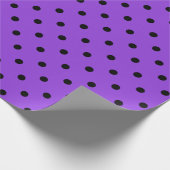 Schwarzer Polka-Dot auf Lila Großraum Geschenkpapier (Ecke)