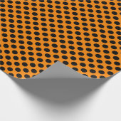 Schwarzer Polka-Dot auf Orange-Wrapping Paper Geschenkpapier (Ecke)