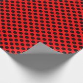 Schwarzer Polka-Dot über rotes Wrapping-Papier Geschenkpapier (Ecke)